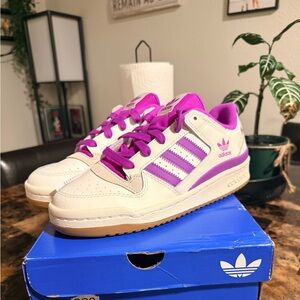 Adidas Forum Low Sneakers in Cream and Magenta